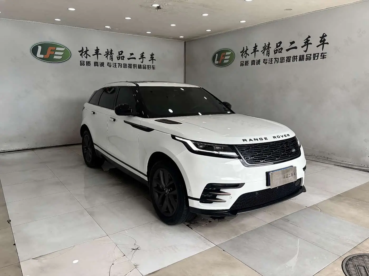 Land Rover Range Rover Velar 2024 — Фото 3/20