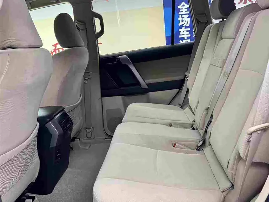 Toyota Prado 2013 — Photo 4/13