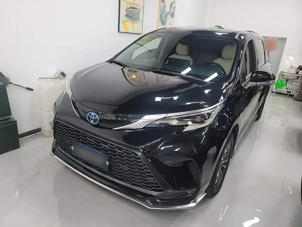 Toyota Granvia 2023 — Photo 2/20