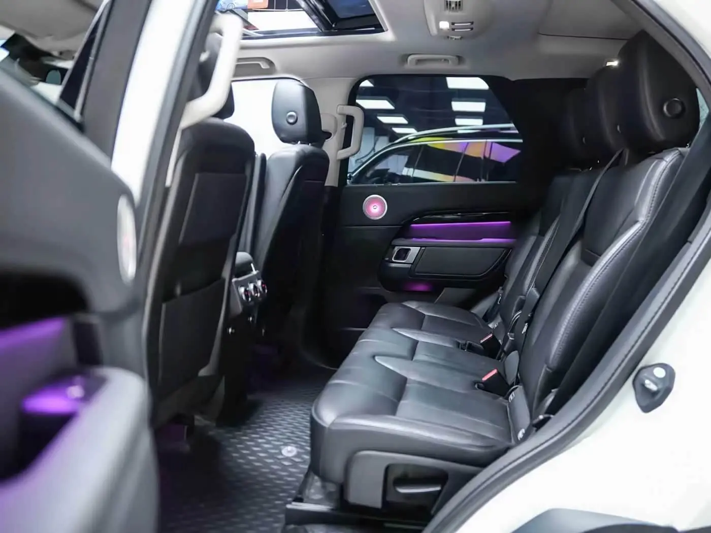 Land Rover Discovery 2020 — Photo 6/12