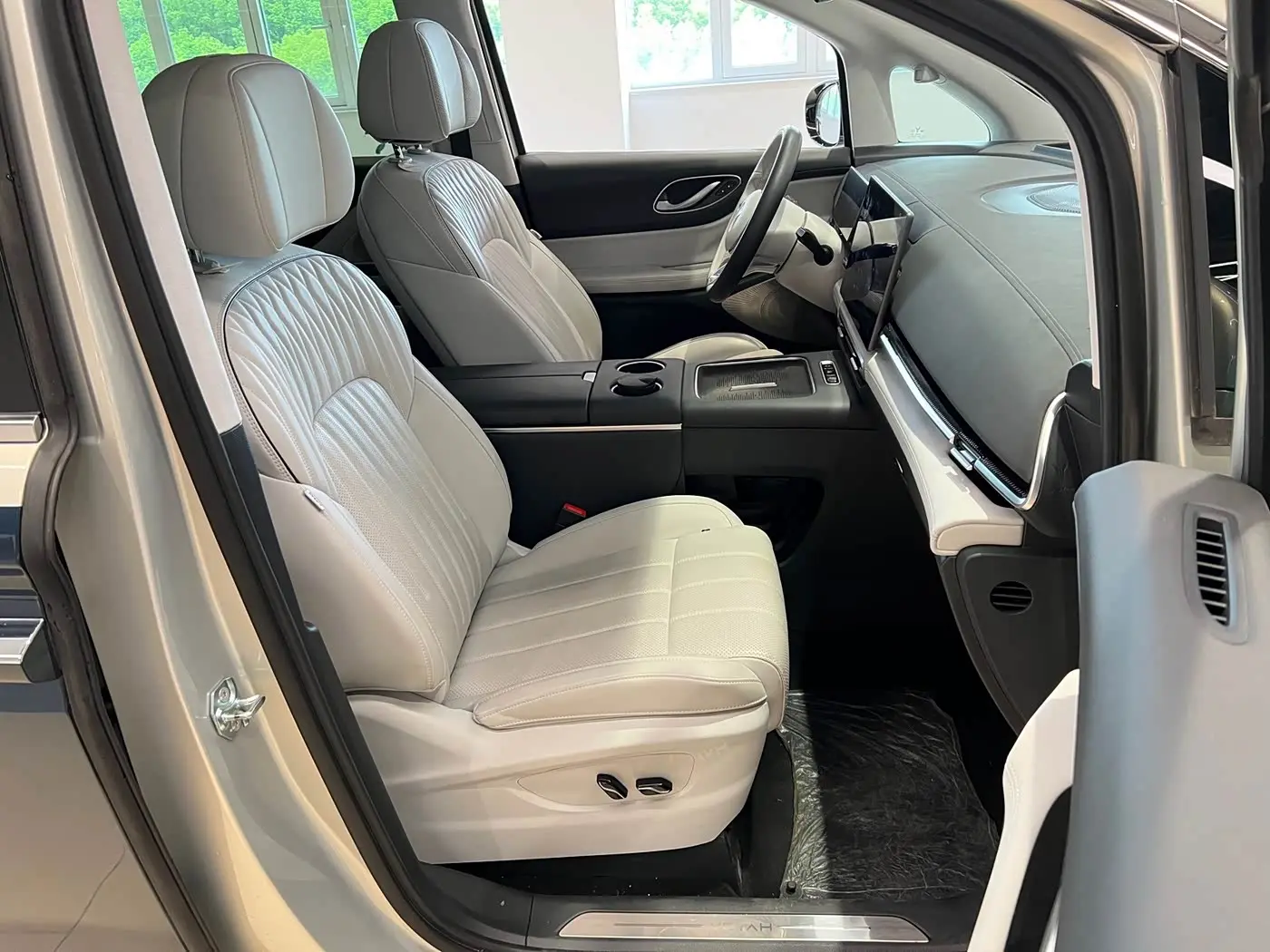 Voyah Auto Voyah Dreamer 2025 — Photo 10/17
