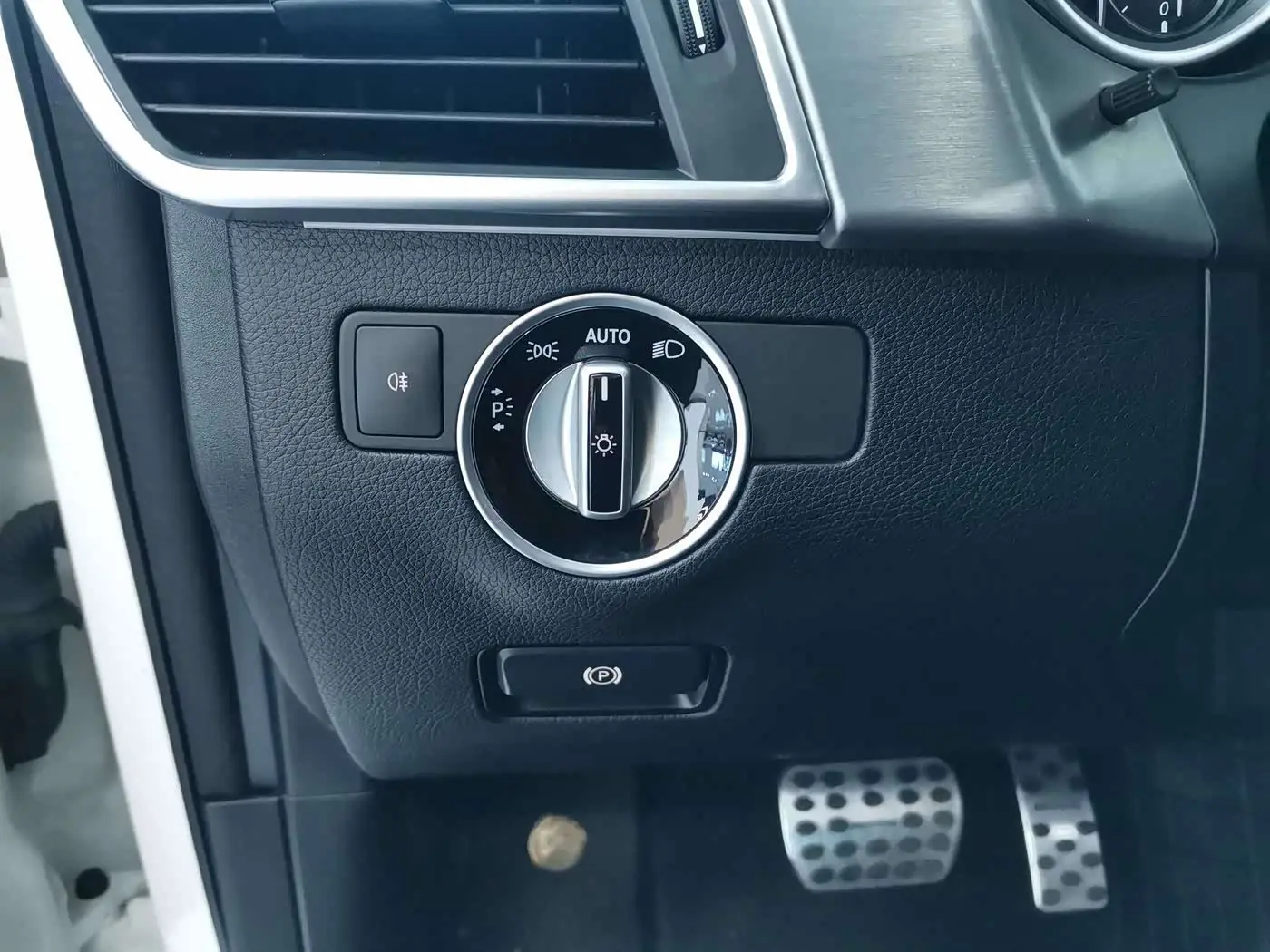 Mercedes-Benz M-Class 2015 — Photo 13/20