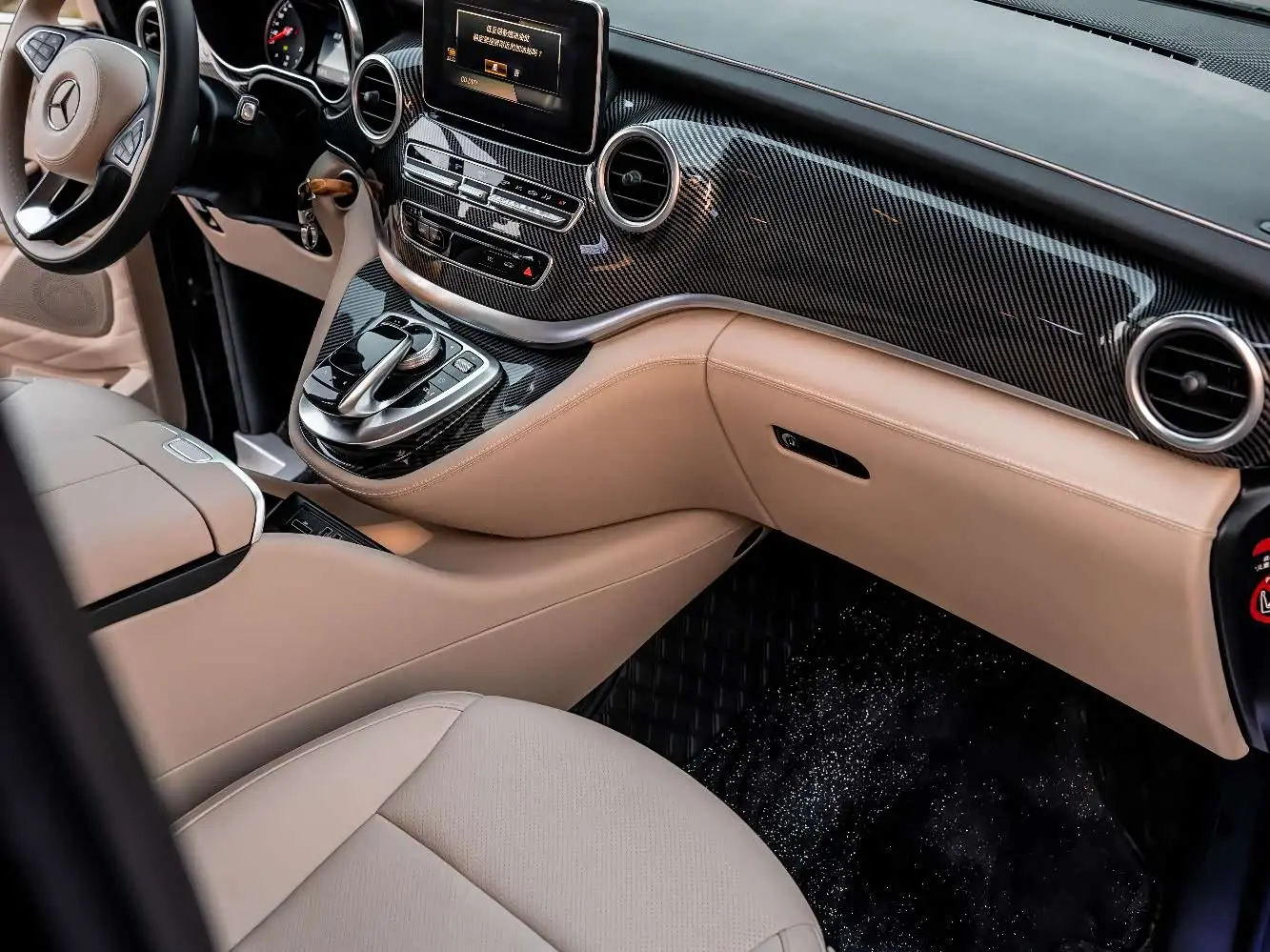 Mercedes-Benz V-Class 2019 — Фото 16/20