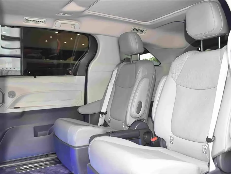 Toyota Granvia 2023 — Фото 7/20
