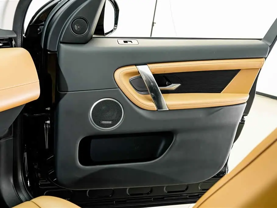 Land Rover Discovery Sport 2024 — Фото 16/20