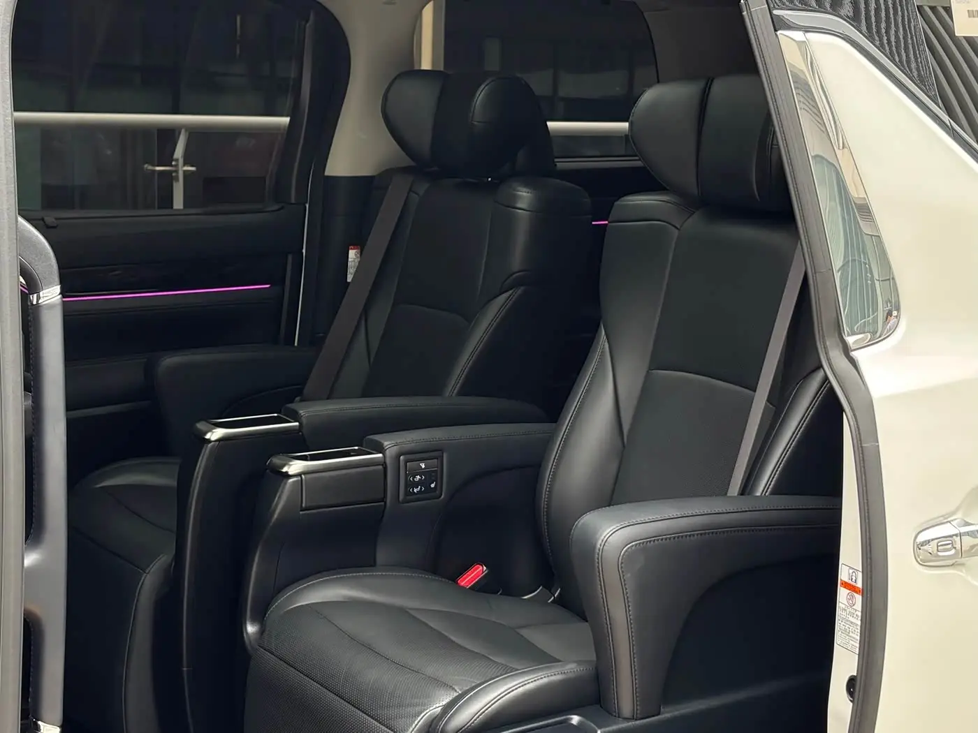 Toyota Vellfire 2021 — Photo 10/16