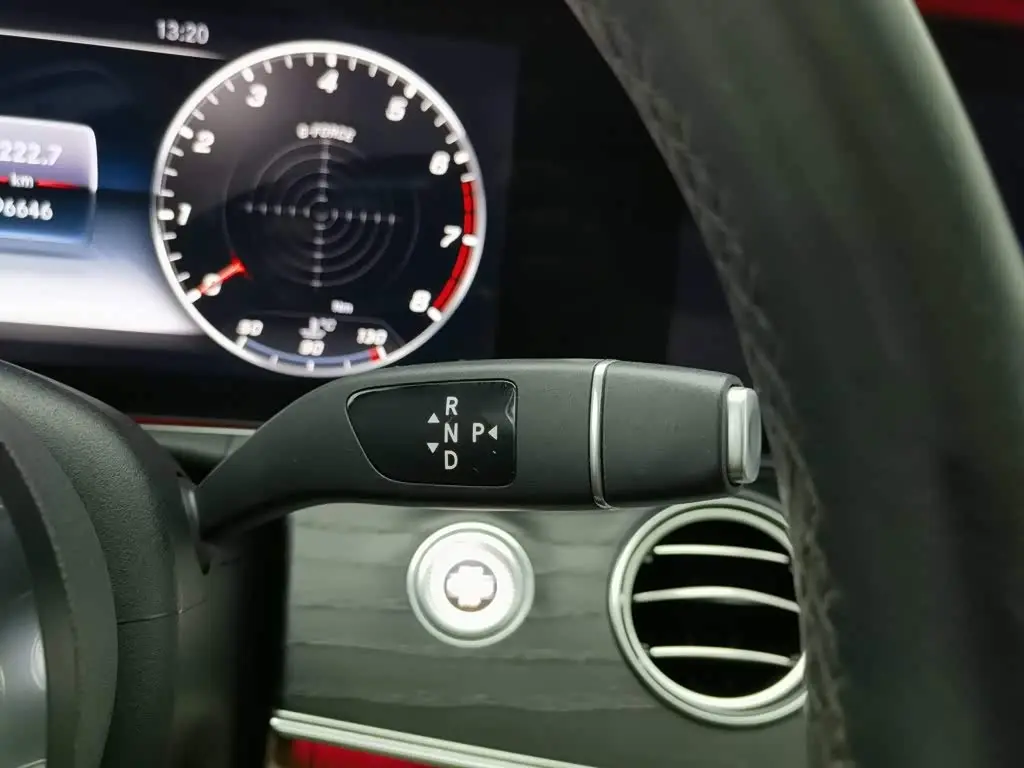 Mercedes-Benz E-Class 2019 — Фото 13/20