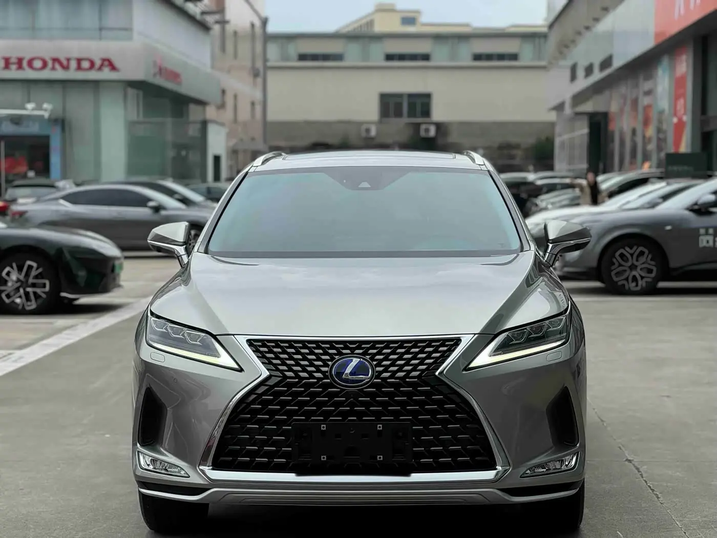 Lexus RX 2021 — Photo 2/9