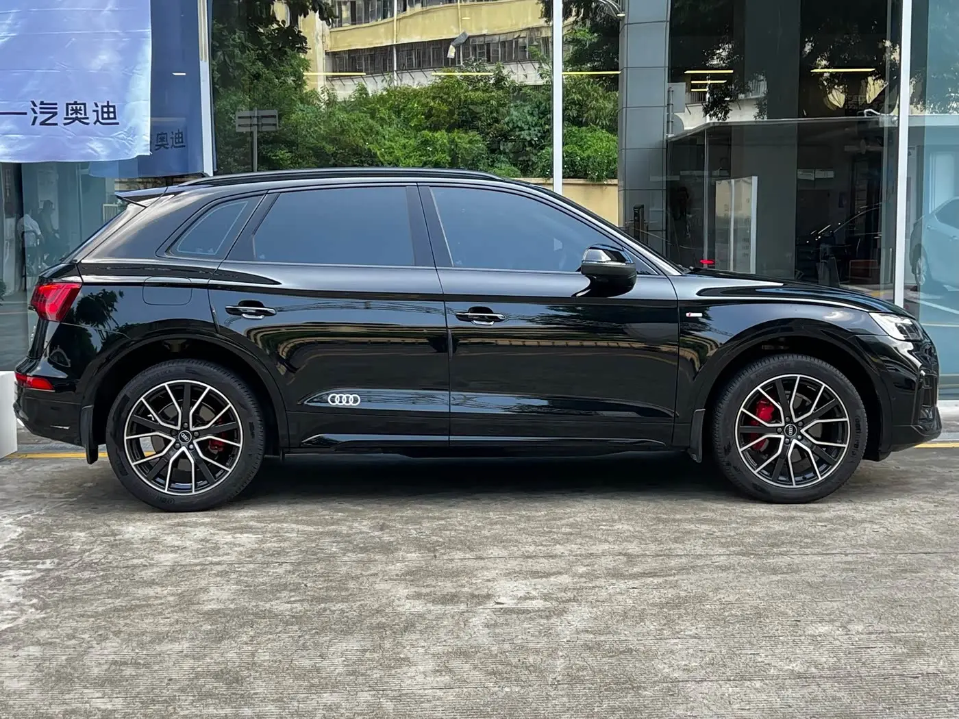 Audi Q5L 2025 — Photo 3/20