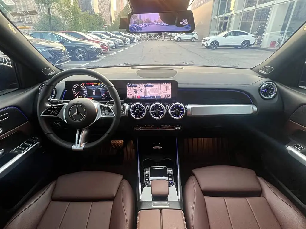 Mercedes-Benz GLB 2024 — Фото 13/19