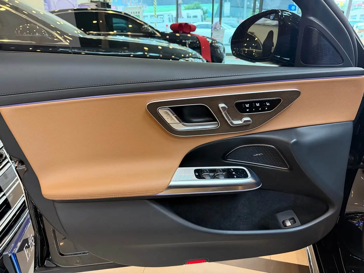 Mercedes-Benz E-Class 2025 — Фото 4/19