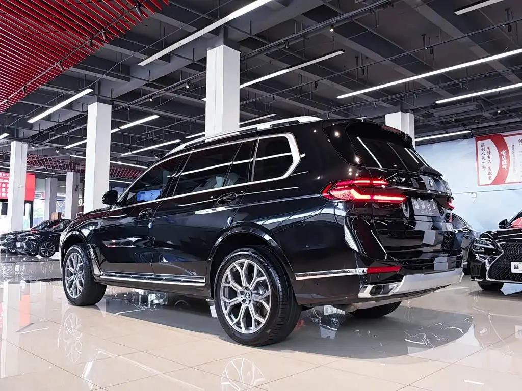 BMW X7 2025 — Фото 9/20