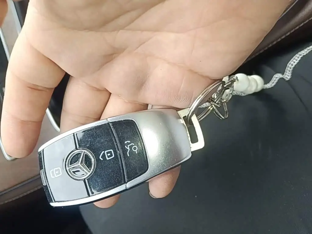 Mercedes-Benz E-Class 2023 — Photo 9/20