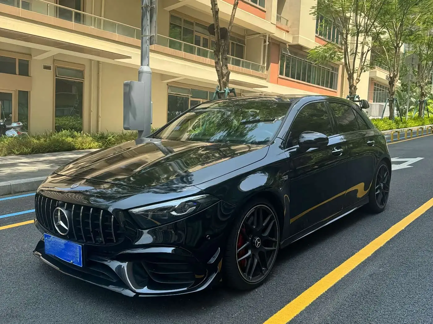Mercedes-Benz A-Class AMG 2025 — Фото 1/8