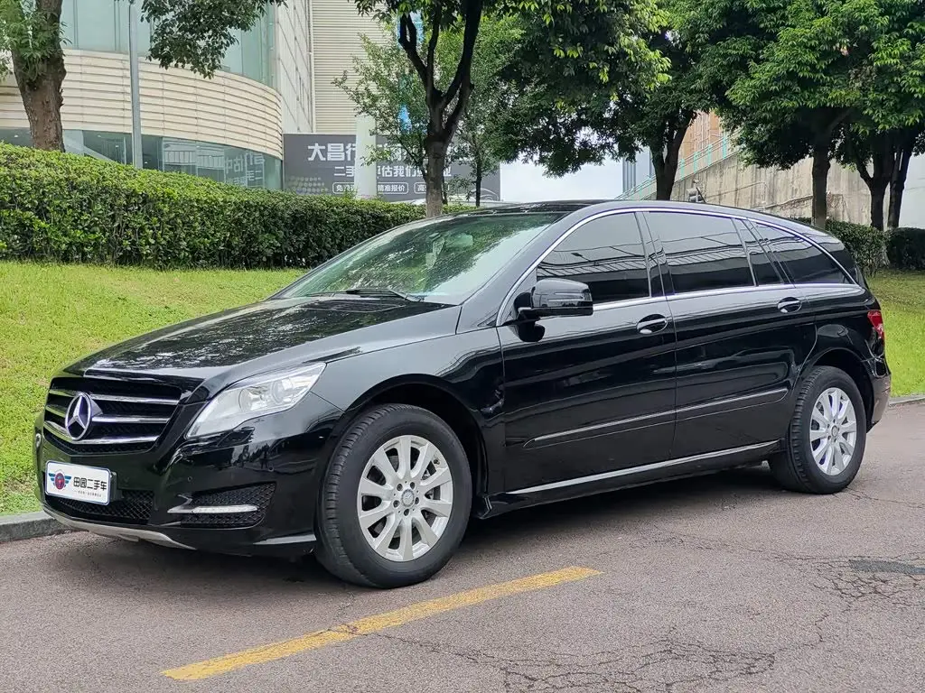 Mercedes-Benz R-Class 2016 — Photo 1/11