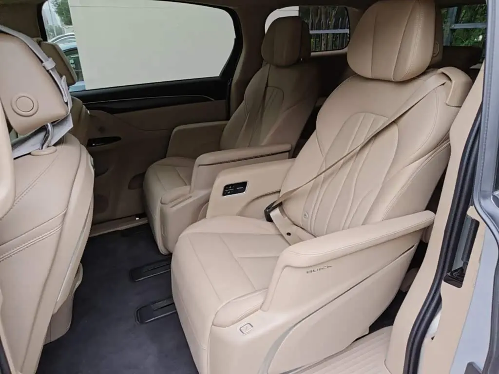 Buick GL8 New Energy 2025 — Photo 13/20