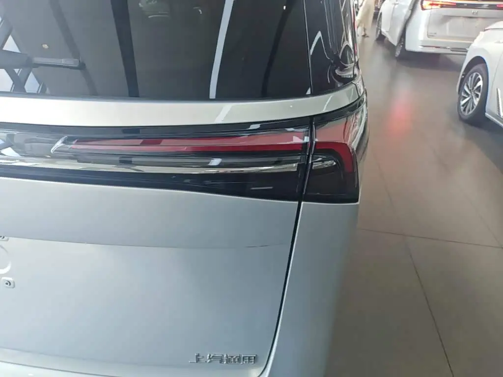 Buick GL8 New Energy 2025 — Photo 8/20