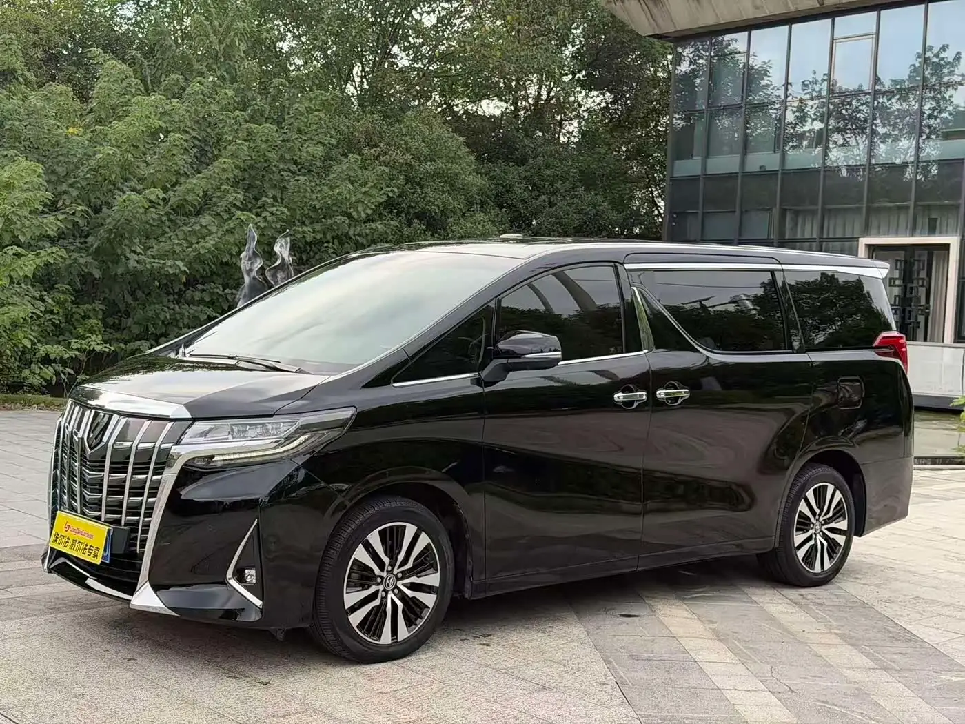 Toyota Alphard, 2019