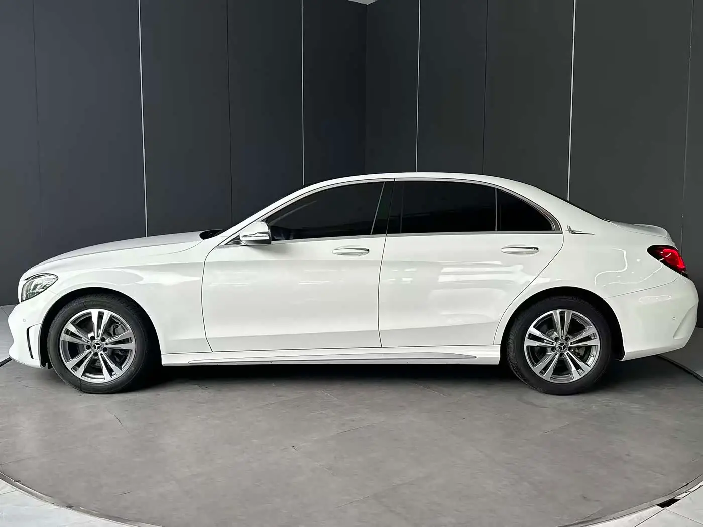 Mercedes-Benz C-Class 2021 — Photo 5/12