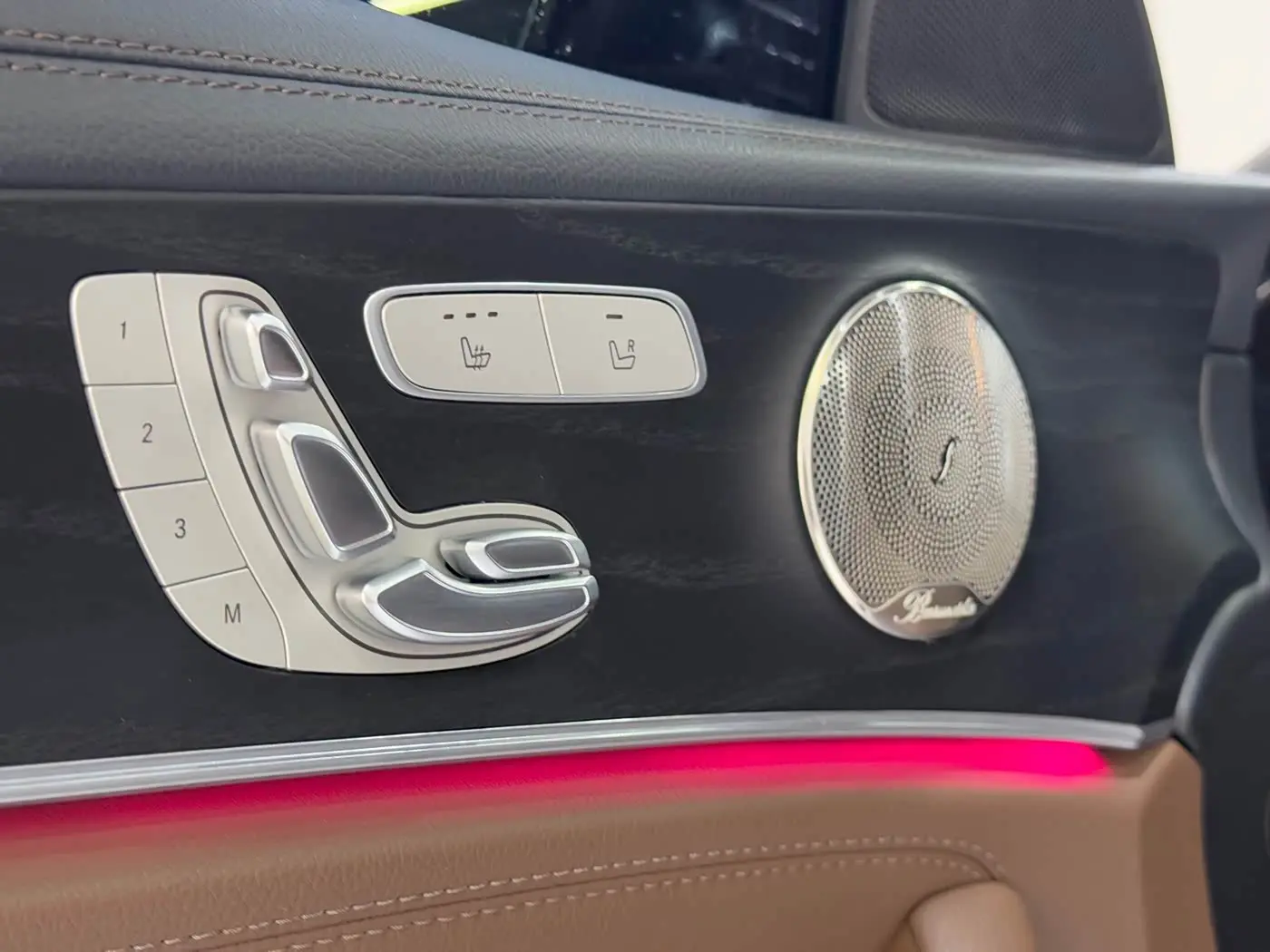 Mercedes-Benz E-Class 2023 — Photo 7/16