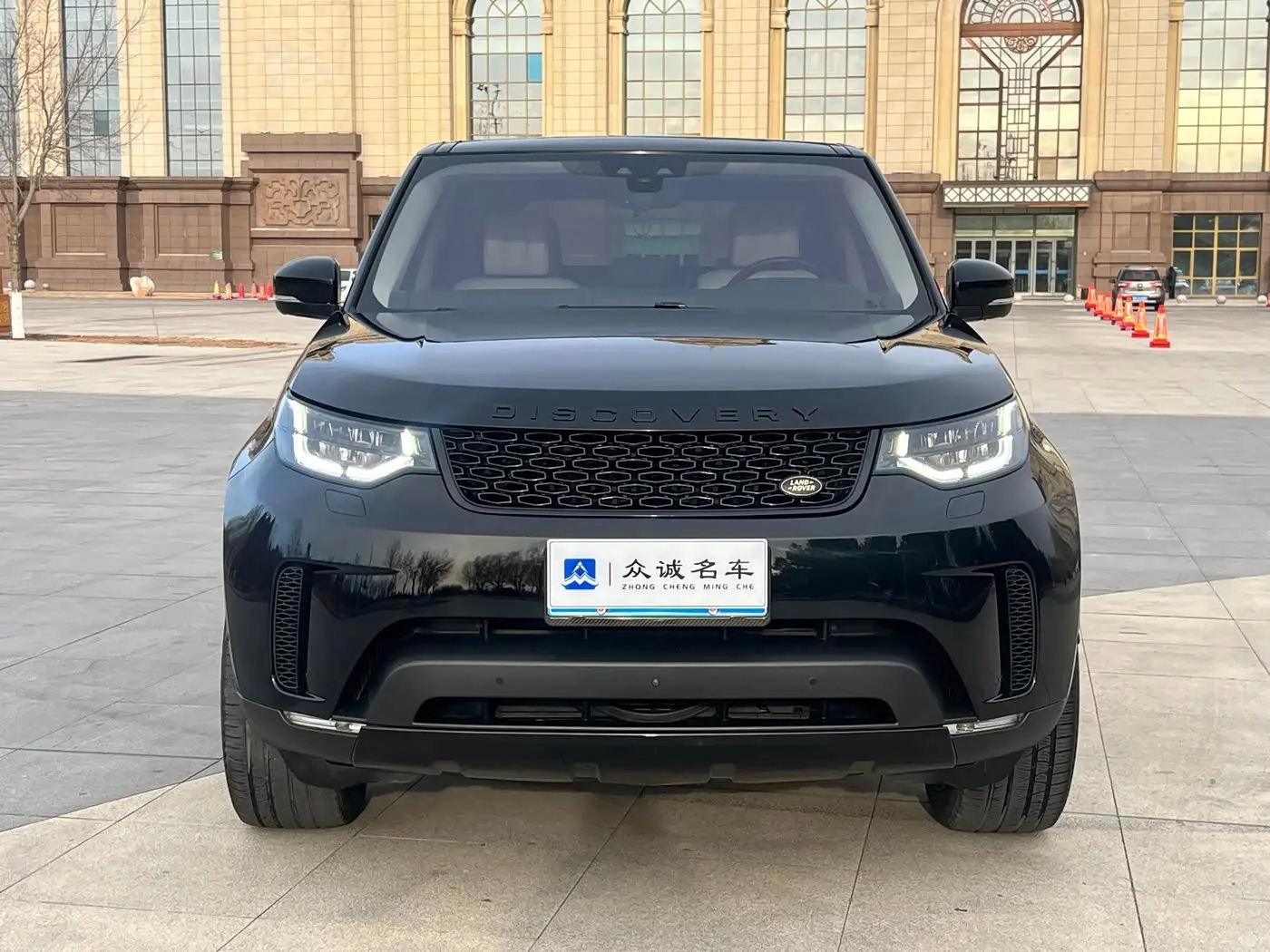 Land Rover Discovery 2017 — Фото 2/9