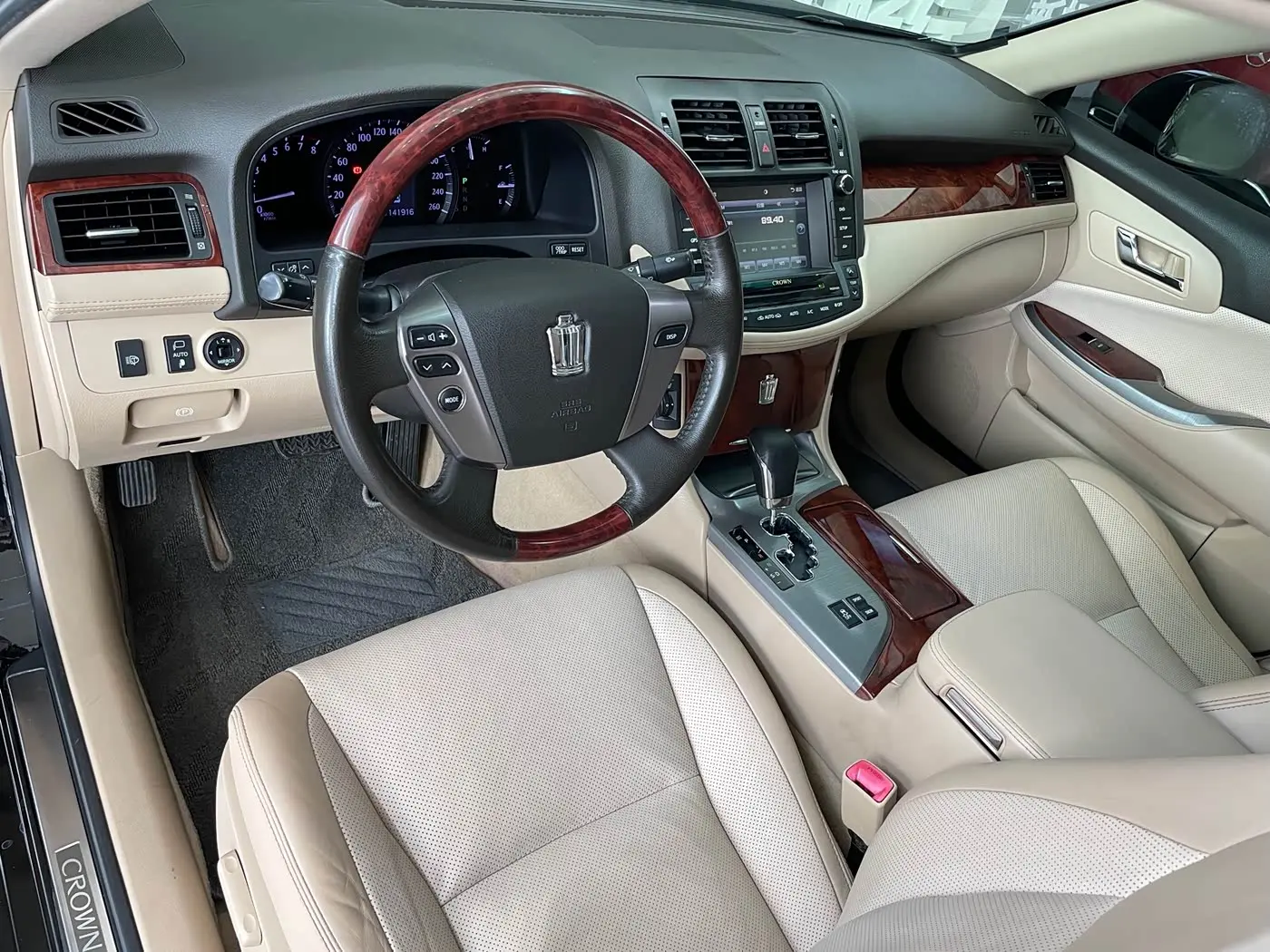 Toyota Crown 2015 — Photo 7/20
