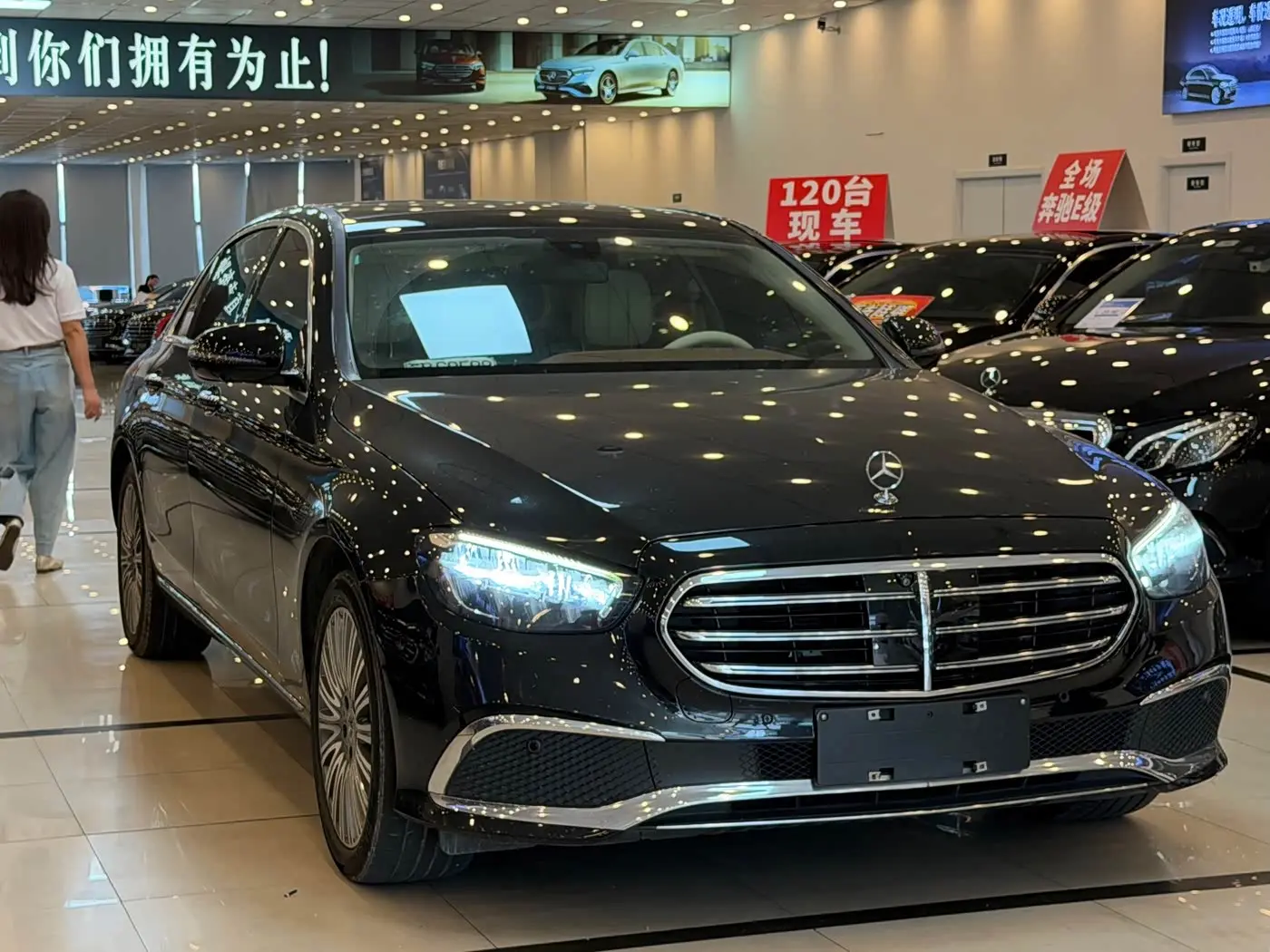 Mercedes-Benz E-Class 2022 — ფოტო 2/20