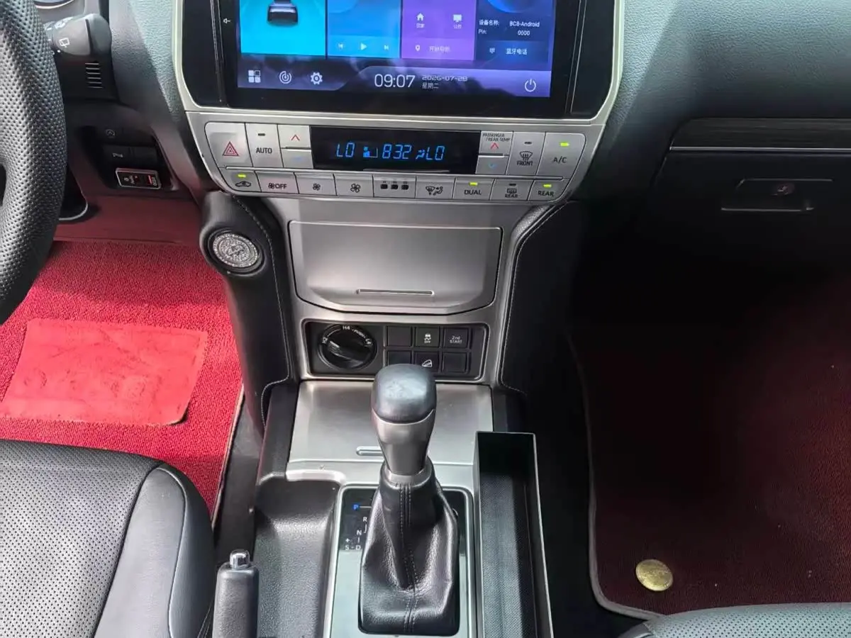 Toyota Prado 2019 — Photo 8/15