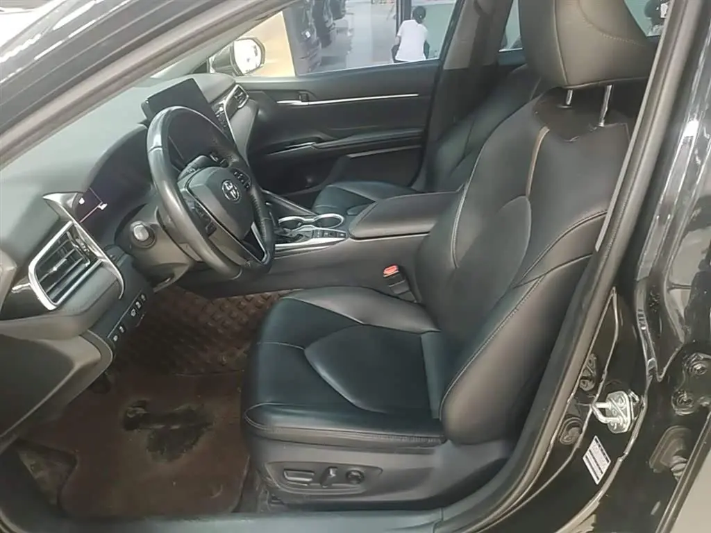 Toyota Camry 2023 — Фото 15/20