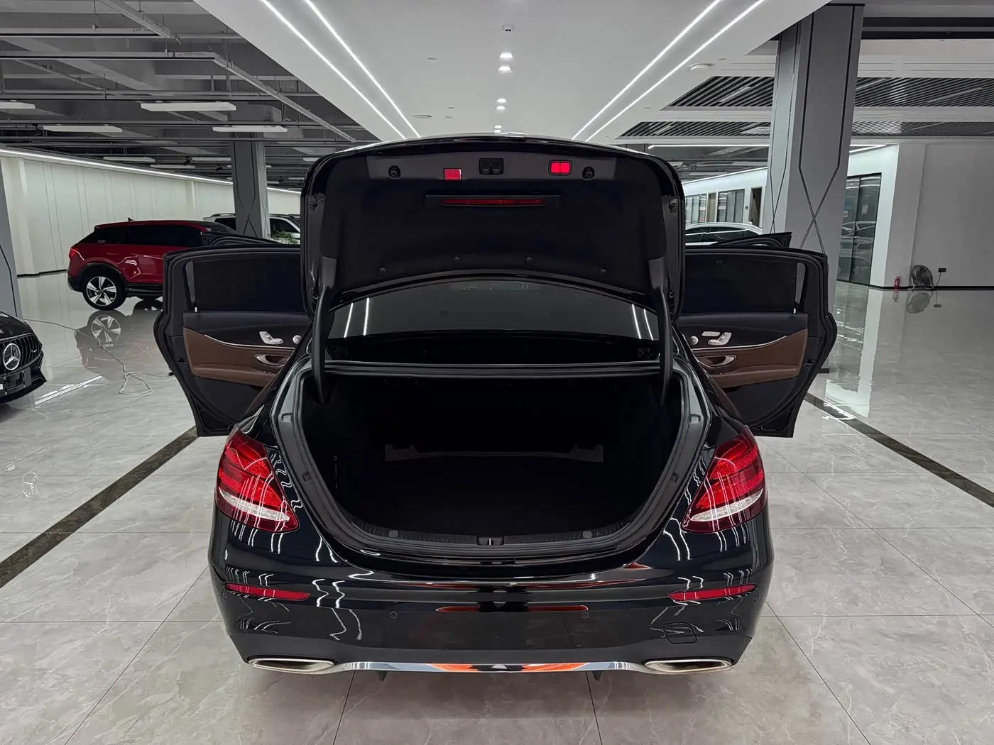 Mercedes-Benz E-Class 2020 — Фото 10/20