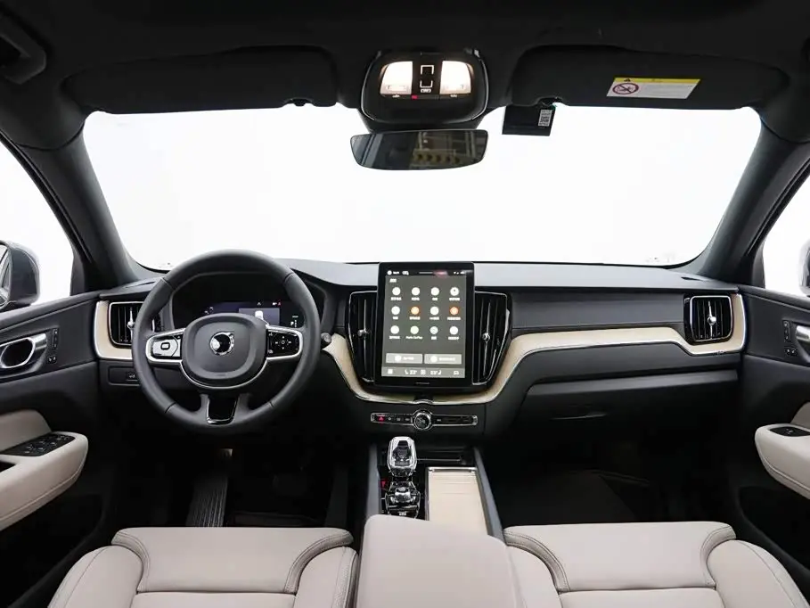 Volvo XC60 Plug-in Hybrid 2025 — Фото 9/18