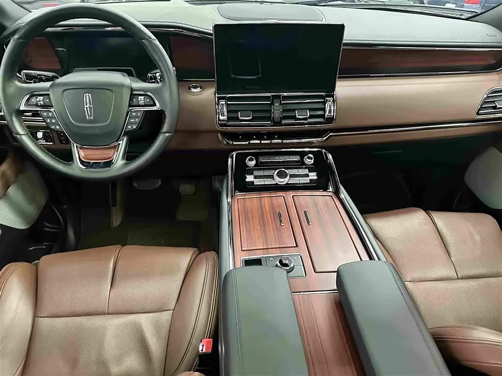 Lincoln Navigator 2023 — Photo 13/19