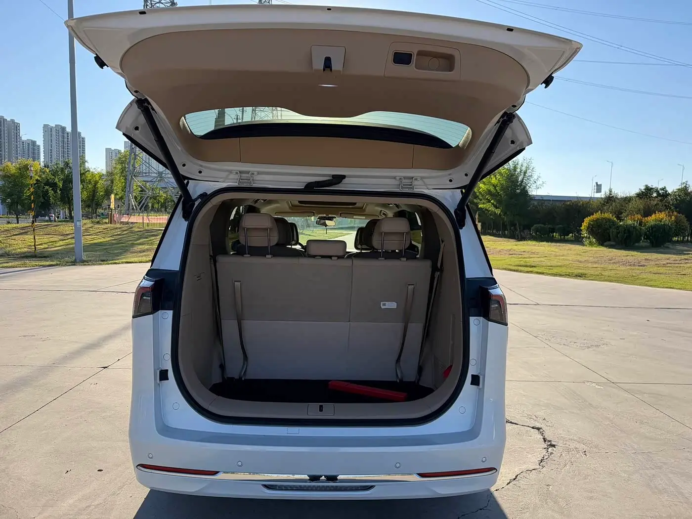 Buick GL8 New Energy 2025 — Photo 13/16