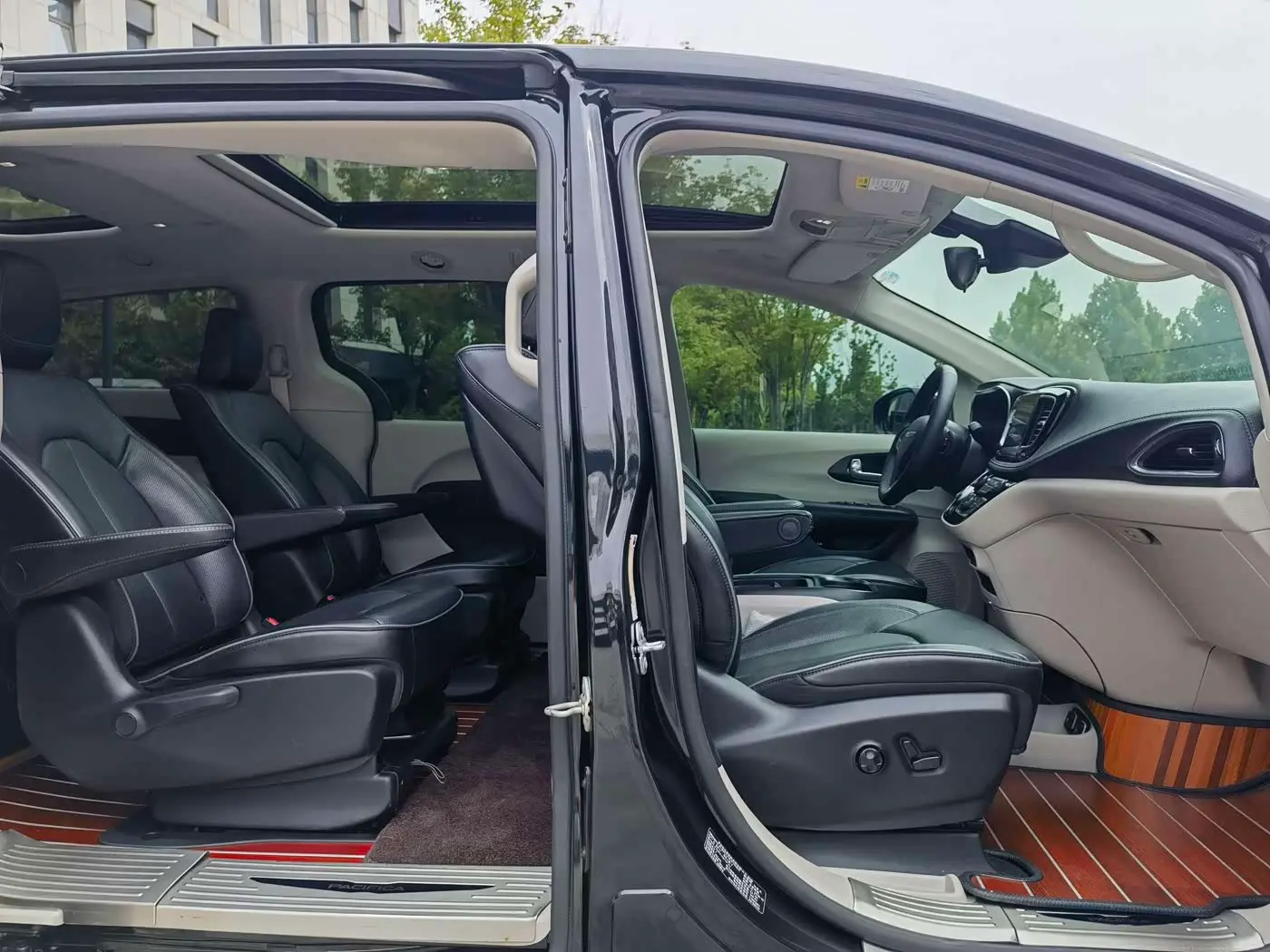 Chrysler Grand Caravan PHEV 2020 — Photo 13/19