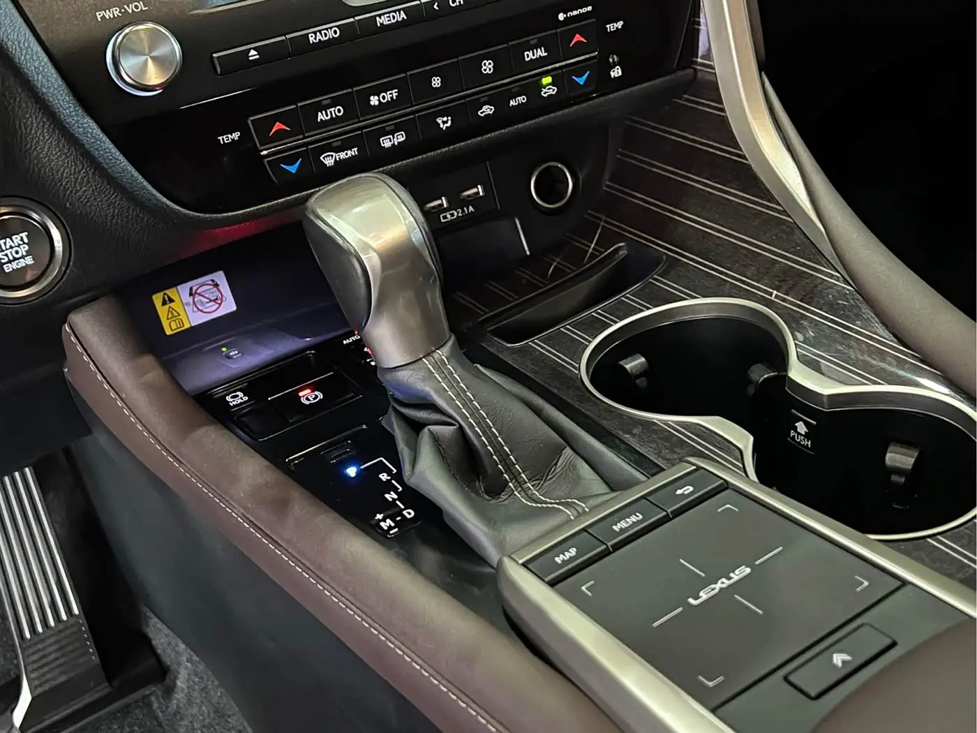 Lexus RX 2022 — Photo 13/17