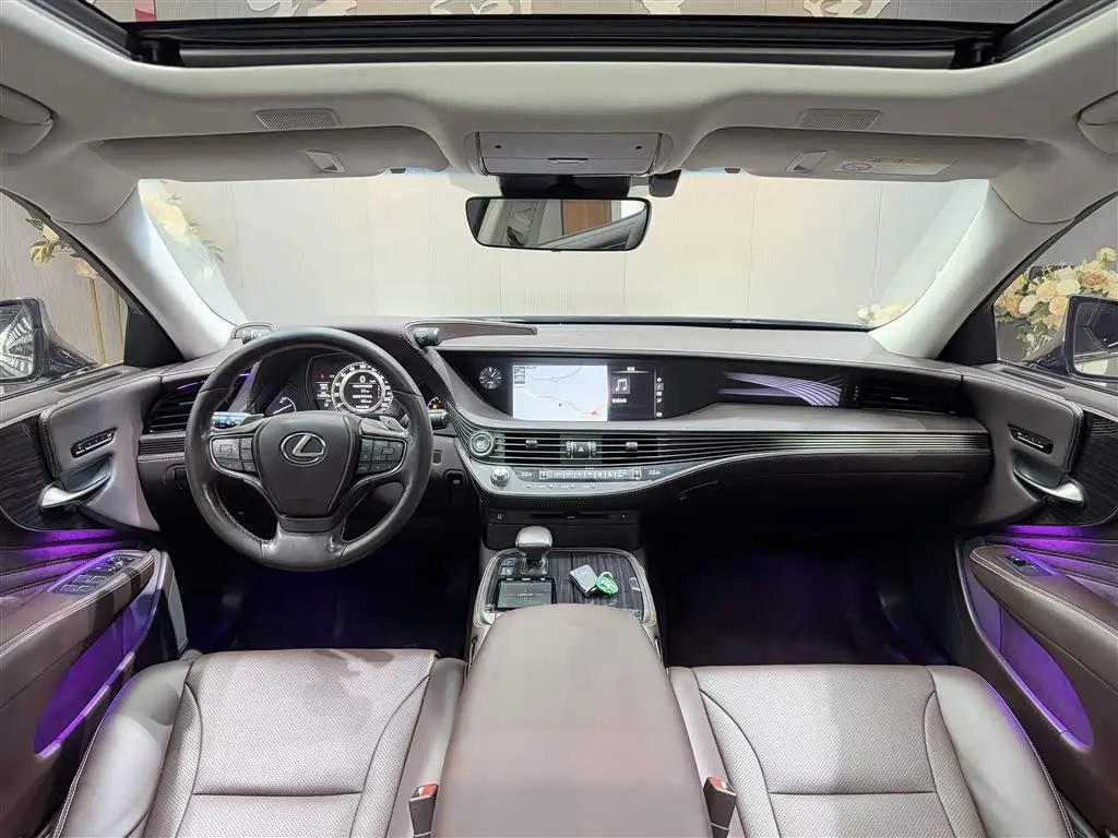 Lexus LS 2018 — Photo 6/20