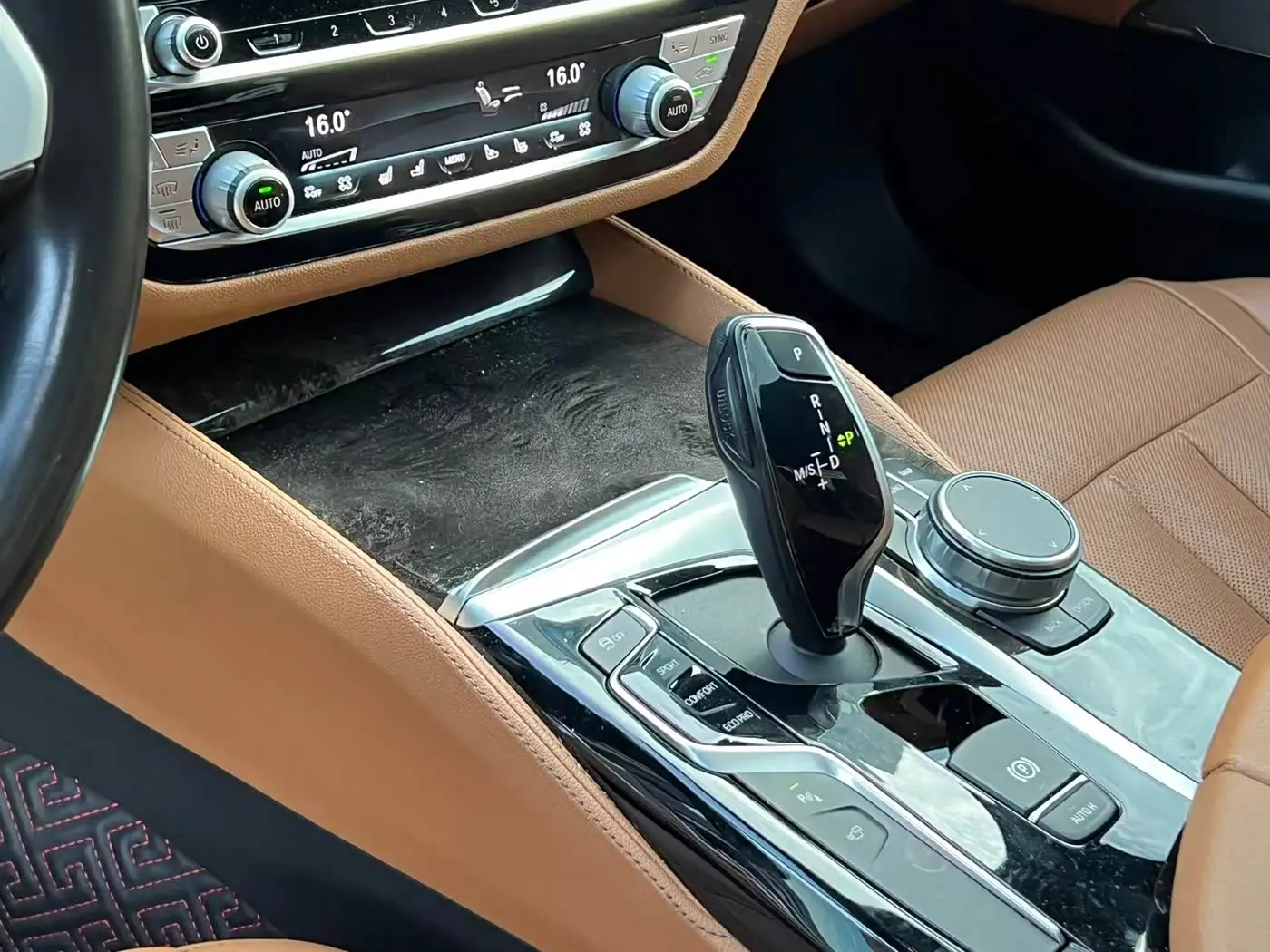 BMW 5 Series 2020 — Photo 11/11