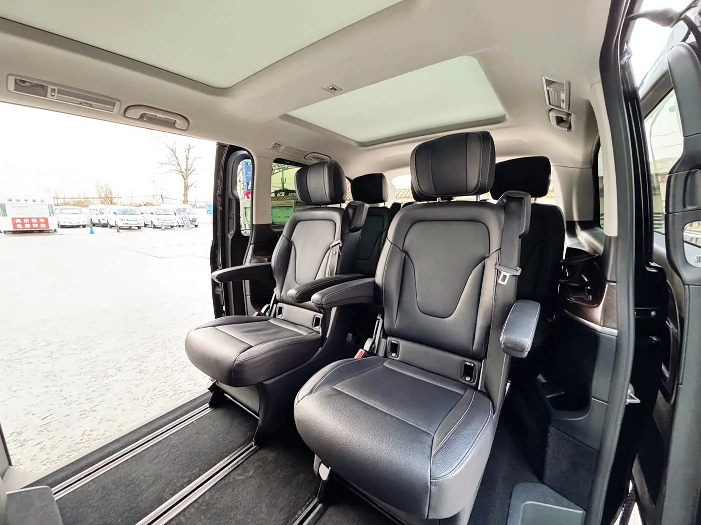 Mercedes-Benz V-Class 2020 — Фото 16/18