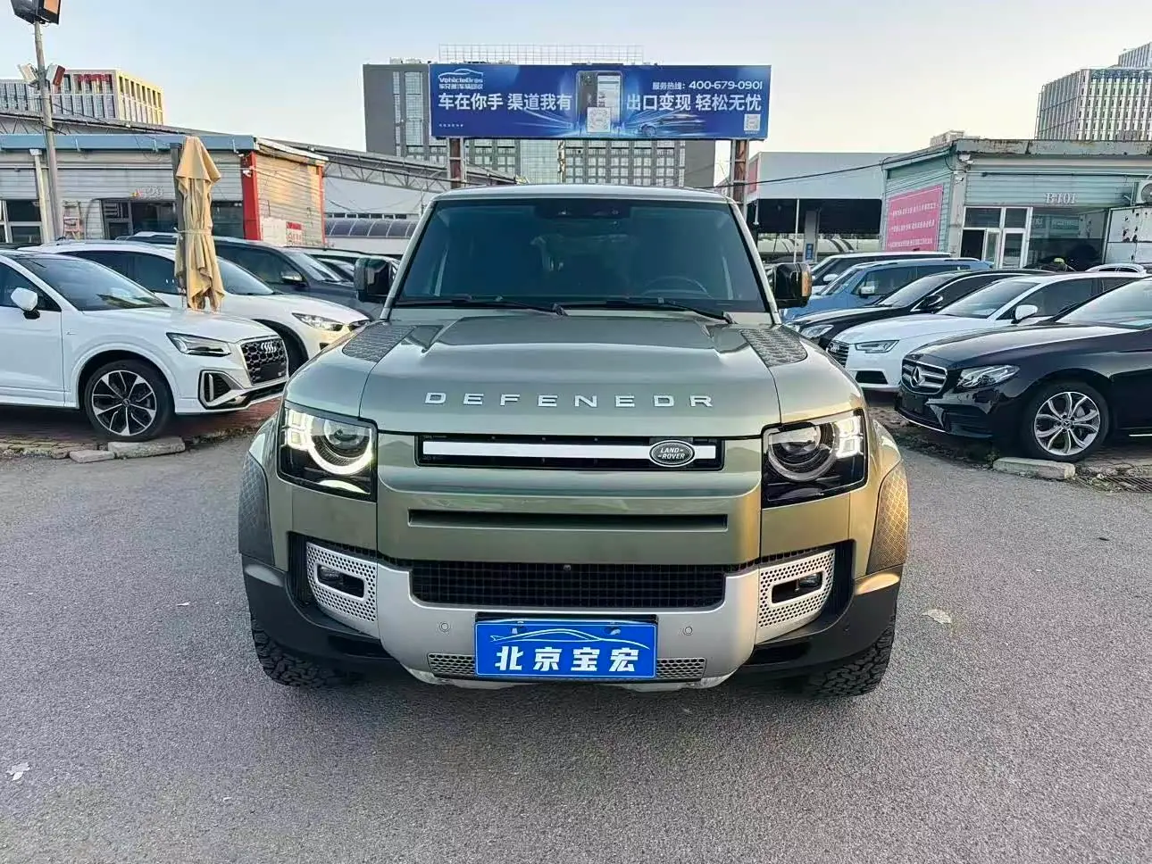 Land Rover Defender 2021 — Photo 2/14