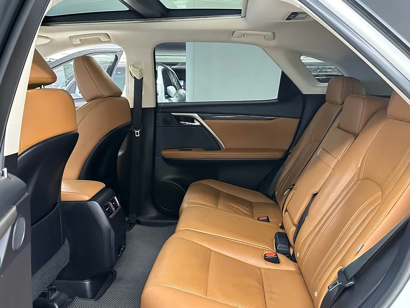 Lexus RX 2021 — Photo 14/20