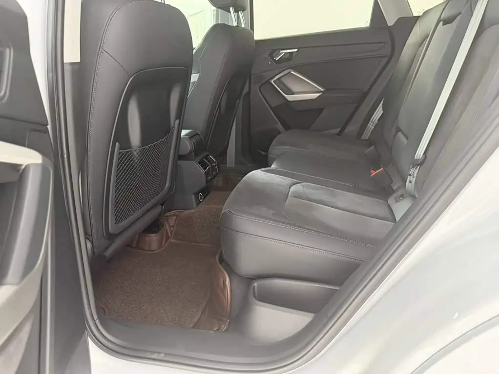 Audi Q3 2022 — Şəkil 14/20
