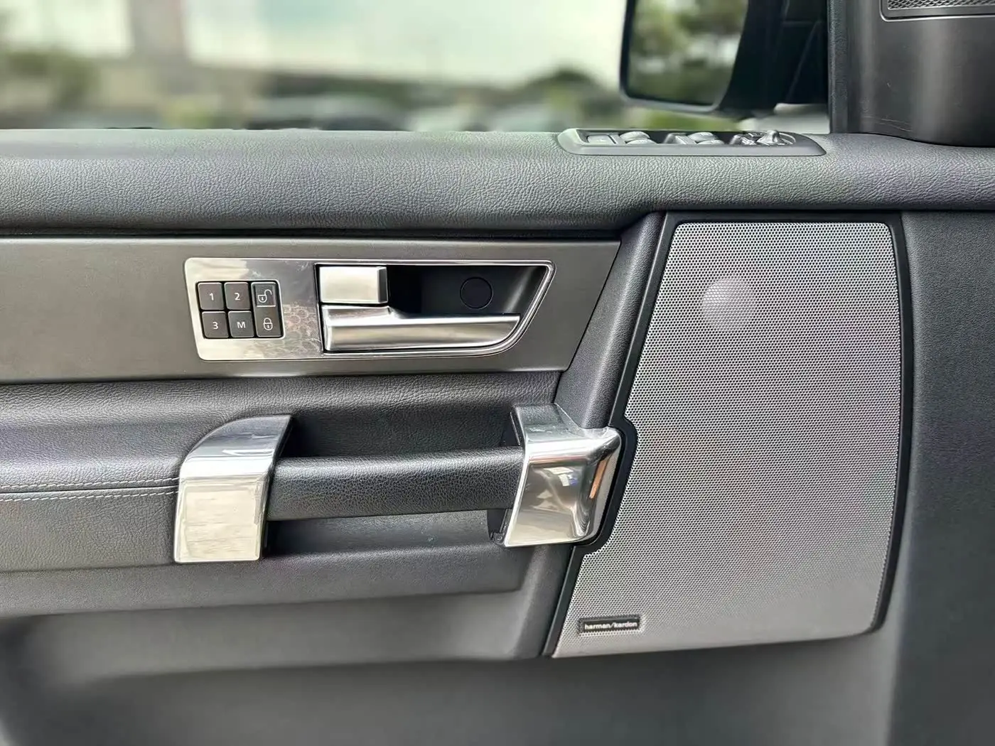 Land Rover Discovery 2012 — Фото 9/20