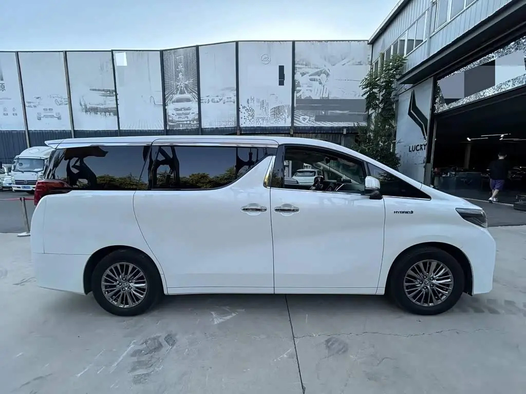 Toyota Alphard 2021 — Photo 4/15