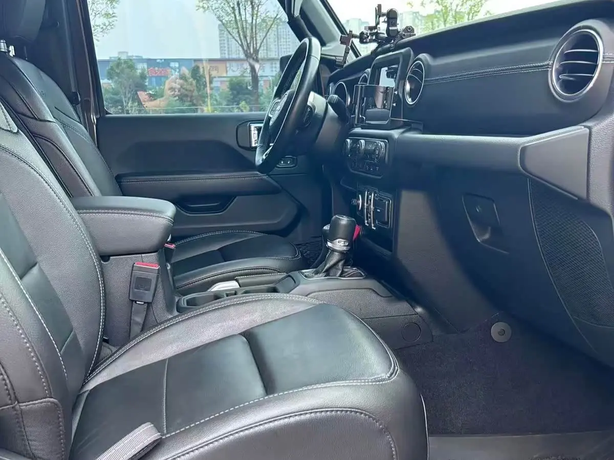 Jeep Wrangler 2021 — Фото 12/20