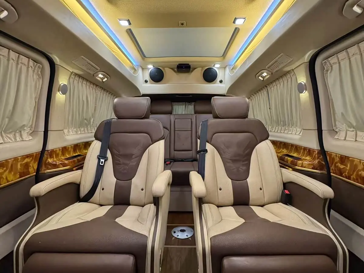 Mercedes-Benz V-Class 2018 — Photo 7/9