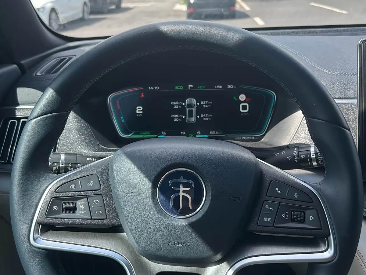 BYD Song PLUS PHEV 2023 — Photo 17/18