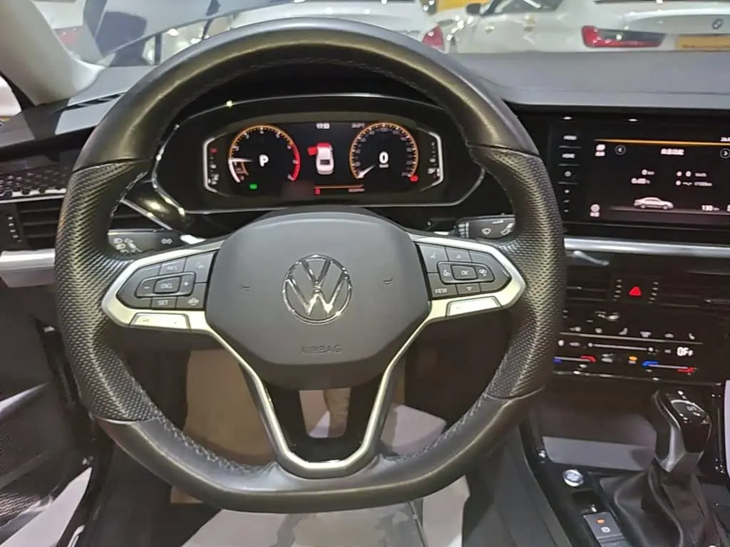 Volkswagen Passat 2021 — Photo 11/20