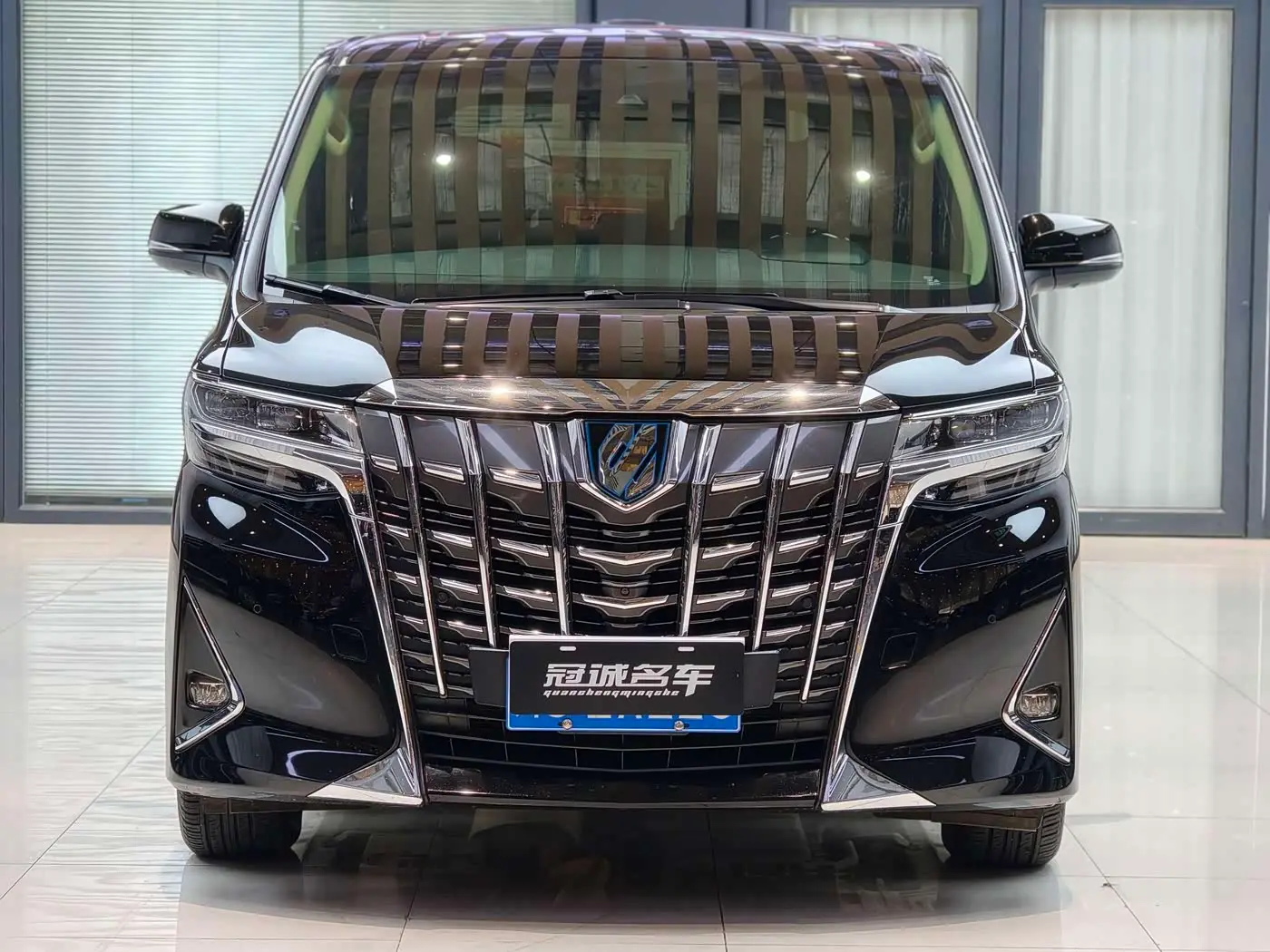 Toyota Alphard 2020 — Photo 2/12
