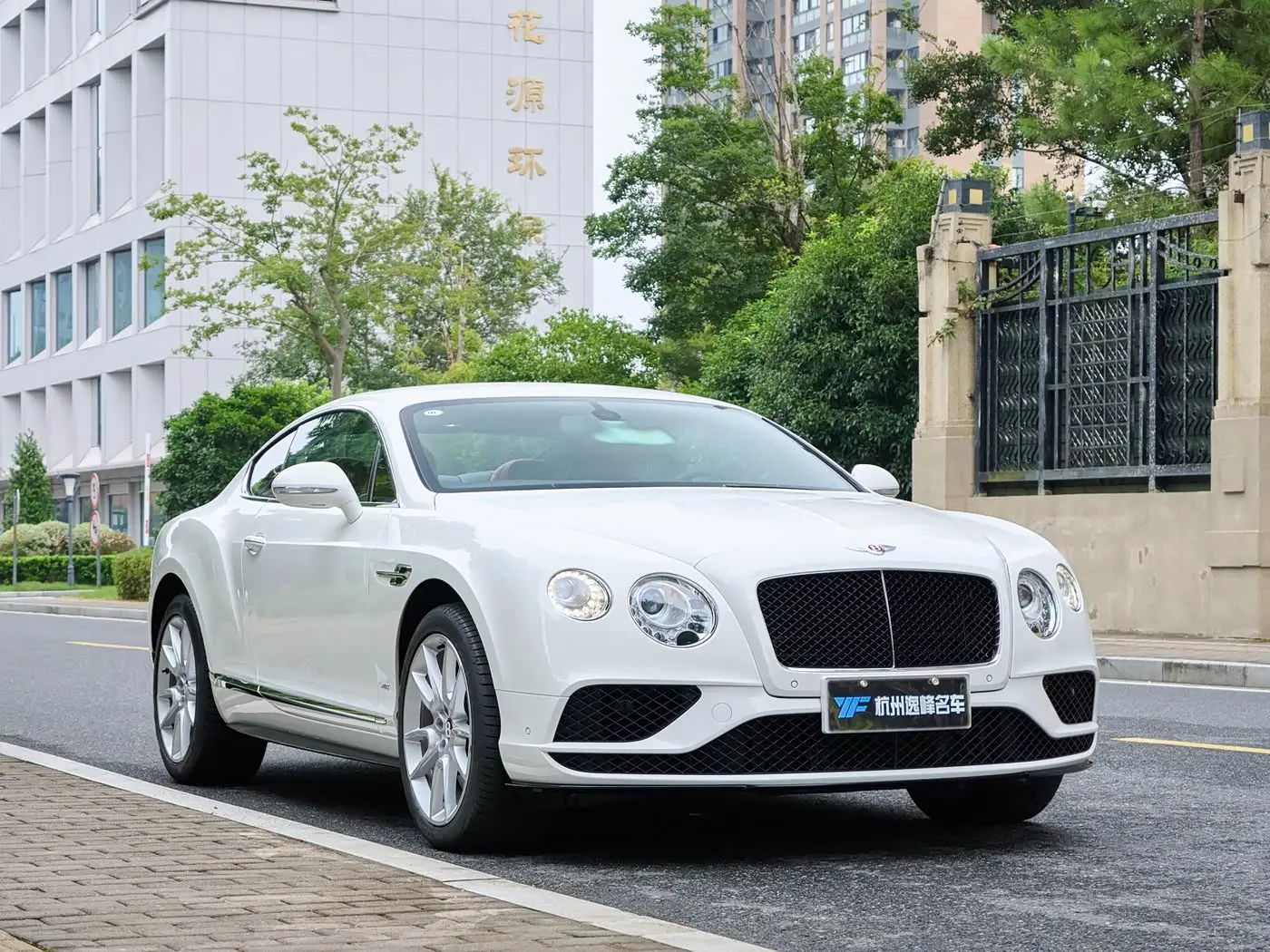 Bentley Continental 2016 — Фото 3/20