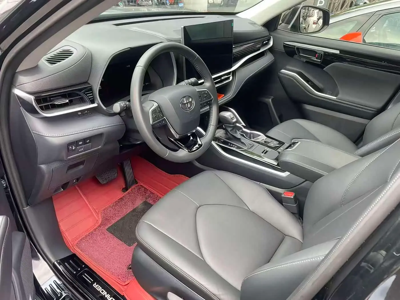 Toyota Highlander 2026 — Photo 8/13